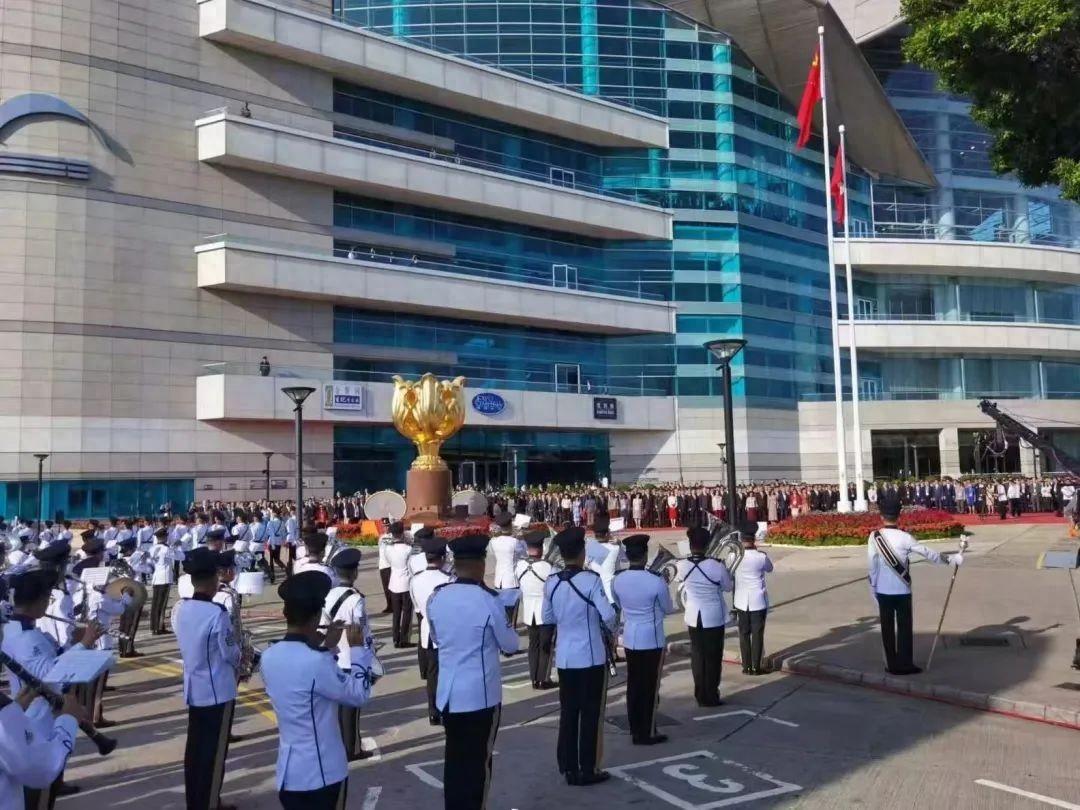 祝福祖国！香港和澳门举行升旗仪式_澳门隆重举行升旗仪式_